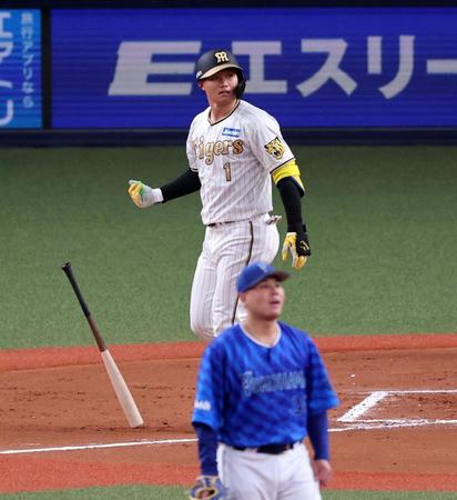 　６回、左越えに逆転２ランを放つ森下（撮影・山口登）