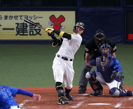 阪神・岡田監督が連続リクエスト成功!ともに佐藤輝の走塁がからむ珍事に苦笑いで要求 京セラドームは大歓声