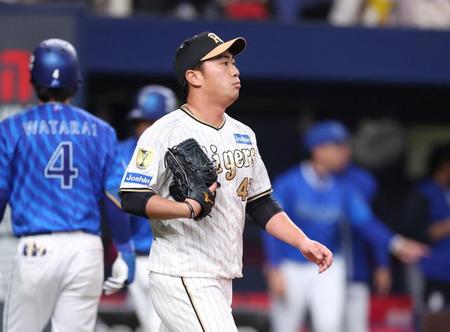 　６回、楠本に逆転の２点適時打を浴びた桐敷（撮影・中田匡峻）