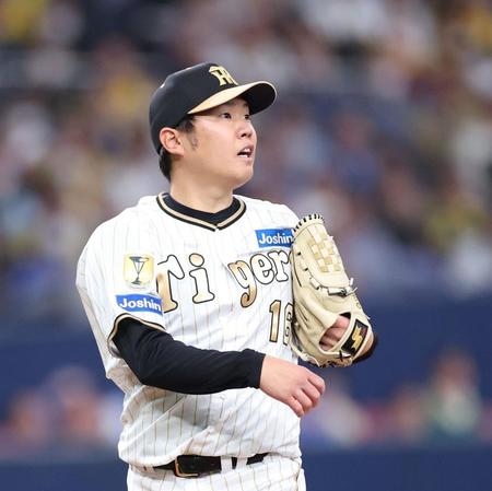 　６回、関根にライトへ適時二塁打を浴び、打球を見つめる西勇（撮影・中田匡峻）