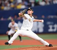 　力投する先発の伊藤将