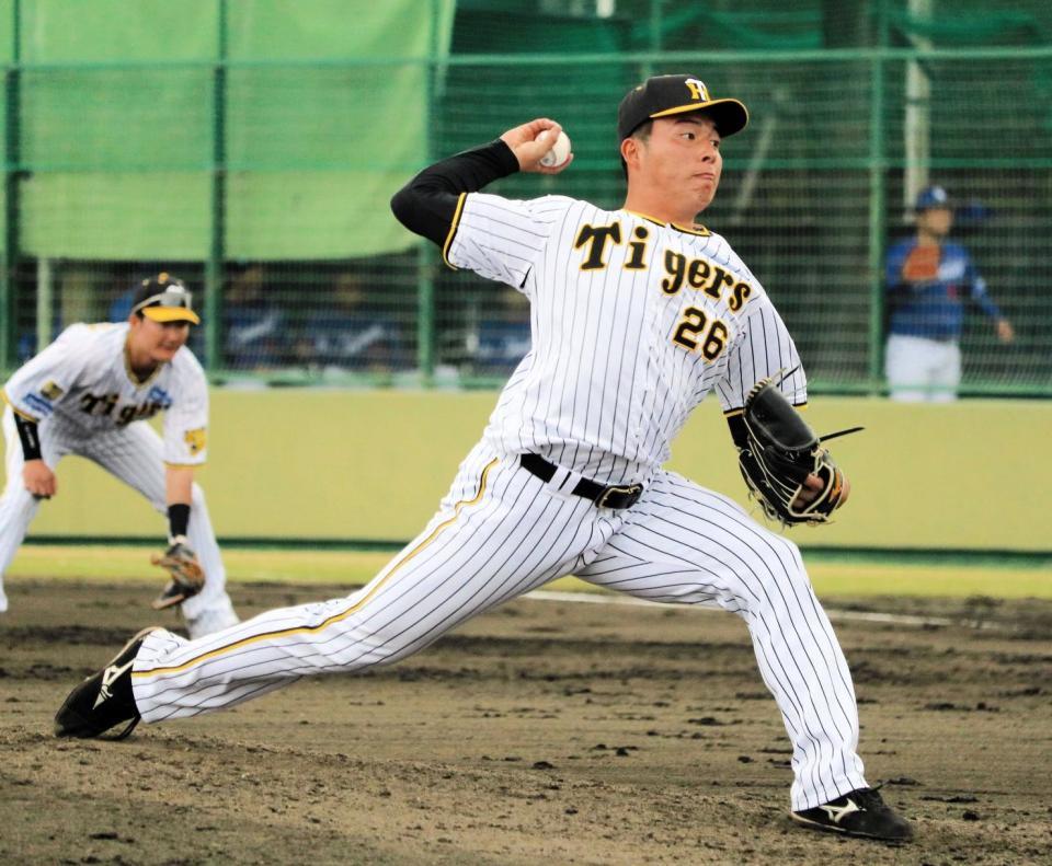 　８回に登板し、無失点に抑えた椎葉