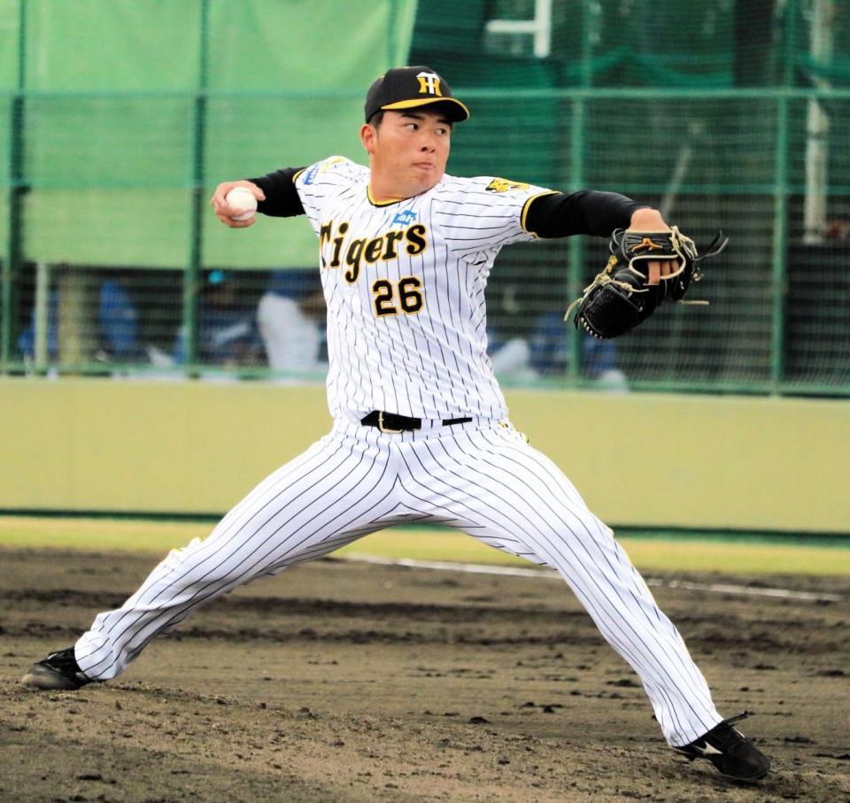 　８回に登板し、無失点に抑えた椎葉