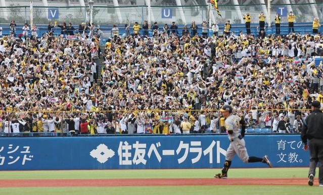 観戦マナーお願いの神宮球場 「くたばれ読売そーれいけいけぇ」一部