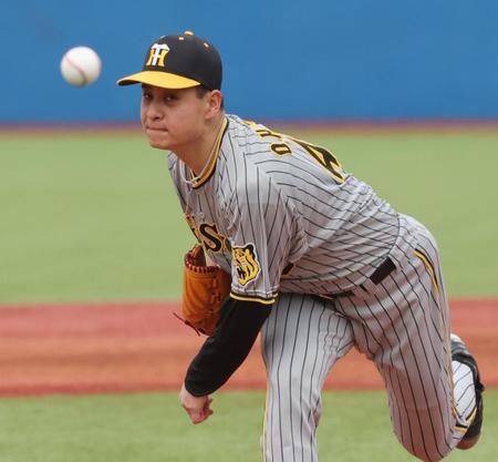 　先発し、投げ込む大竹（撮影・田中太一）