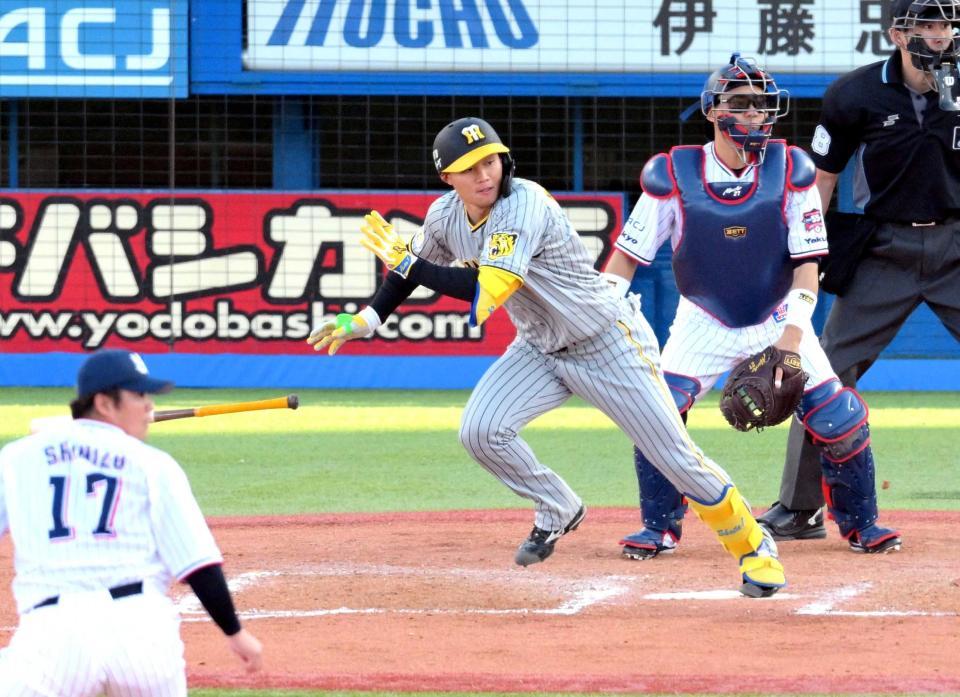 　９回、代打で登場し、清水（１７）から二塁打を放つ森下（撮影・伊藤笙子）