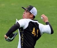 　キャッチボールする村上（撮影・山口登）