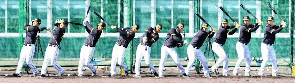 阪神・佐藤輝明の打撃フォーム連続写真