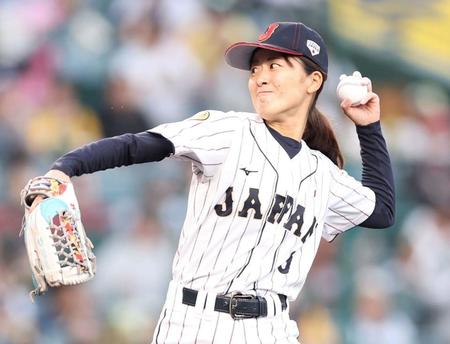 　始球式を行った阪神タイガースＷｏｍｅｎ・三浦伊織（撮影・中田匡峻）
