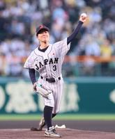 　始球式を務める三浦伊織（撮影・立川洋一郎）