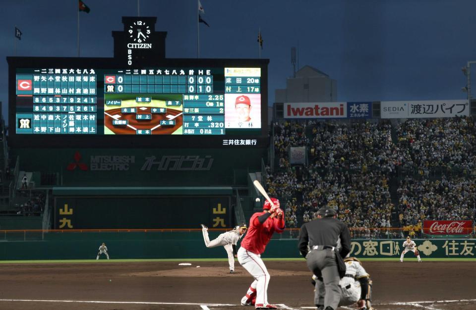 　甲子園で“開幕投手”を務め、力投する村上（撮影・田中太一）