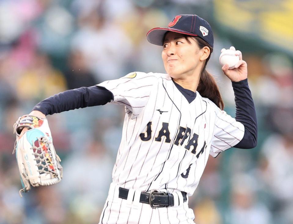 　始球式を行った阪神タイガースＷｏｍｅｎ・三浦伊織（撮影・中田匡峻）