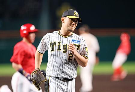 　２回、菊池に２点適時二塁打を打たれ、本塁のカバーへ入る伊藤将（撮影・立川洋一郎）