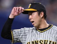 　７回、追加点を許し悔しがる青柳（撮影・田中太一）