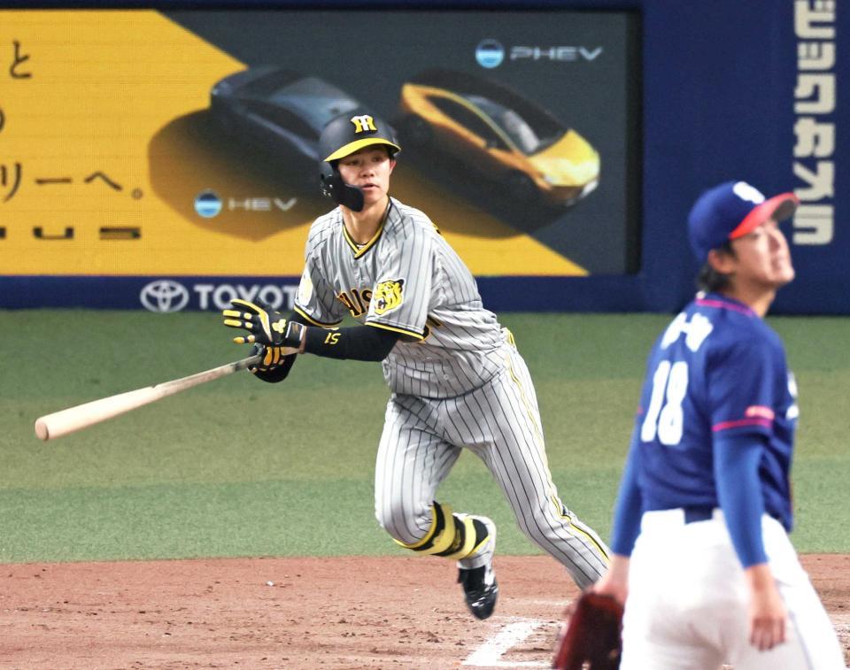 　３回、左前打を放つ中野（撮影・立川洋一郎）