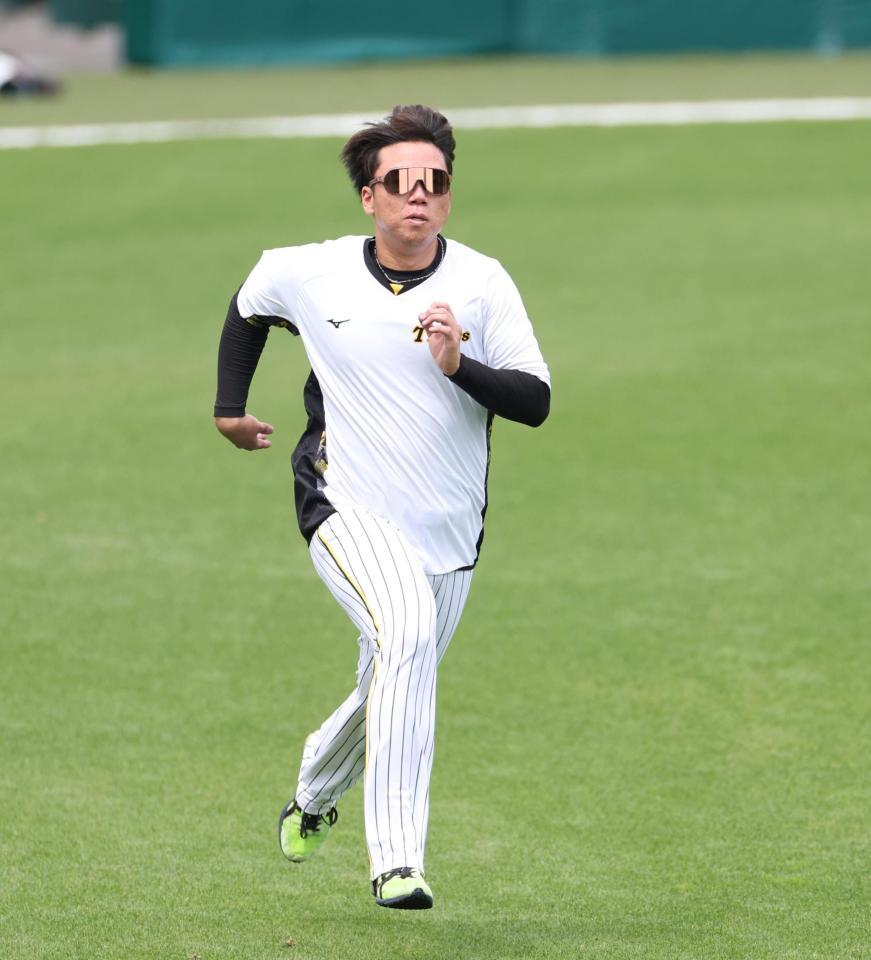 　ダッシュをする村上（撮影・中田匡峻）