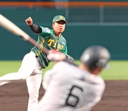 　２回、坂本から空振り三振を奪う村上（撮影・中田匡峻）