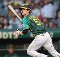 　１回、二塁打を放つ中野（撮影・田中太一）