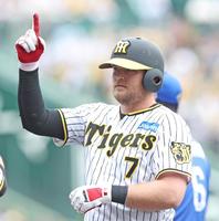 　４回、中前打を放ったノイジー（撮影・中田匡峻）