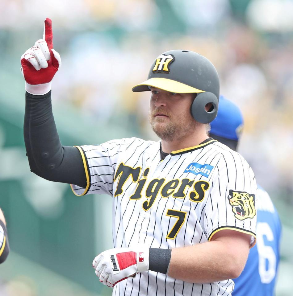 　４回、中前打を放ったノイジー（撮影・中田匡峻）