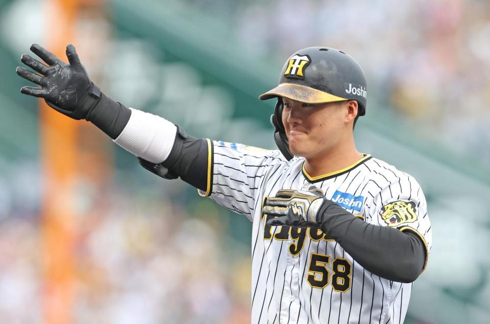 　６回、２点適時打を放った前川（撮影・中田匡峻）