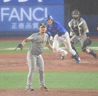 　７回、山本に中前２点適時打を浴びた伊藤将（撮影・佐々木彰尚）