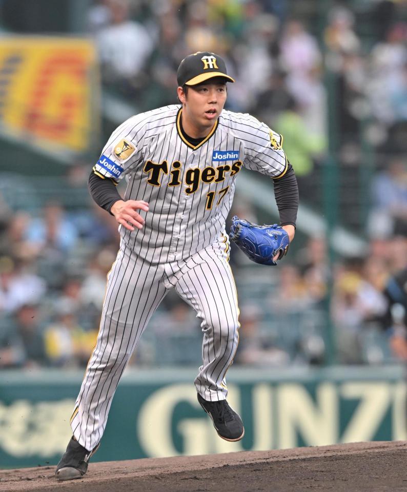 　１回、西川の放った一ゴロのベースカバーに反応する青柳（撮影・北村雅宏）