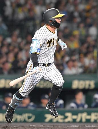 　５回、適時打を放つ糸原（撮影・北村雅宏）