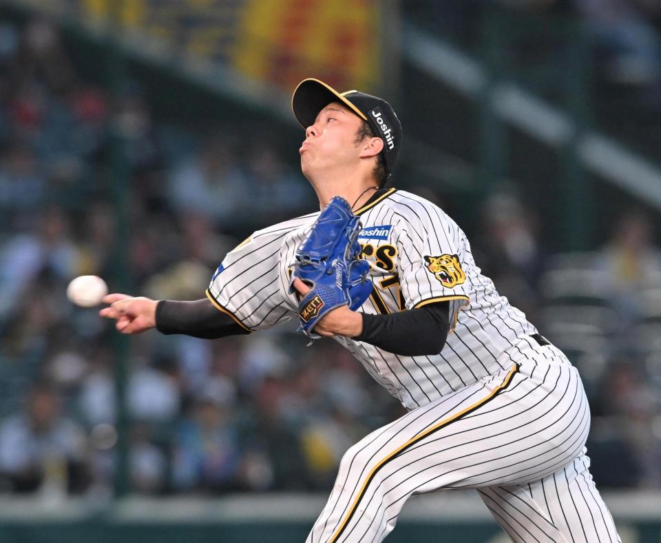 　力投する青柳（撮影・北村雅宏）