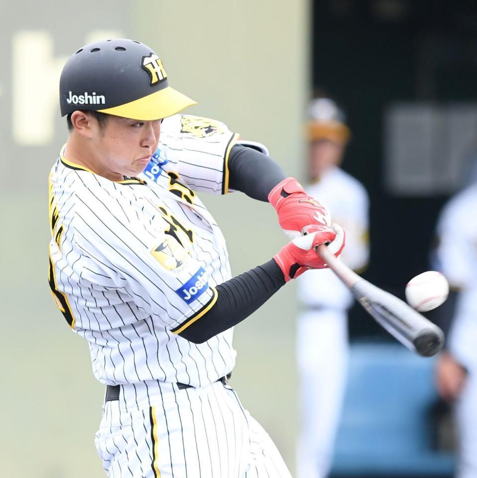 　１回、適時打を放つ中川（撮影・石井剣太郎）