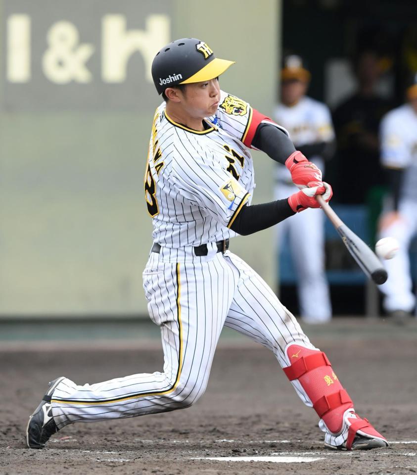 　５回、安打を放つ中川（撮影・石井剣太郎）