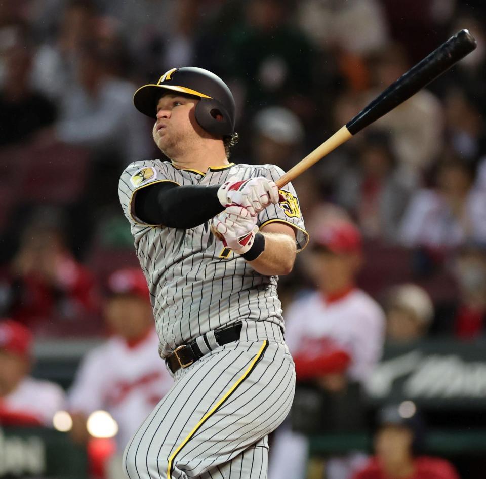 　４回、安打を放つノイジー（撮影・田中太一）