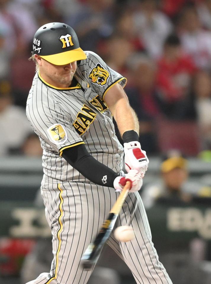 　６回、ノイジーは中前打を放つ（撮影・市尻達拡）