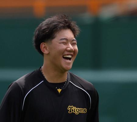 　笑顔を見せる門別（撮影・中田匡峻）