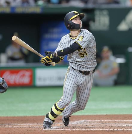 　６回、右越えソロを放つ中野（撮影・西岡正）