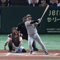 　２回、ソロを放つ大山（撮影・金田祐二）