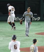 　１回、長野の適時打にがっくりの門別（撮影・金田祐二）