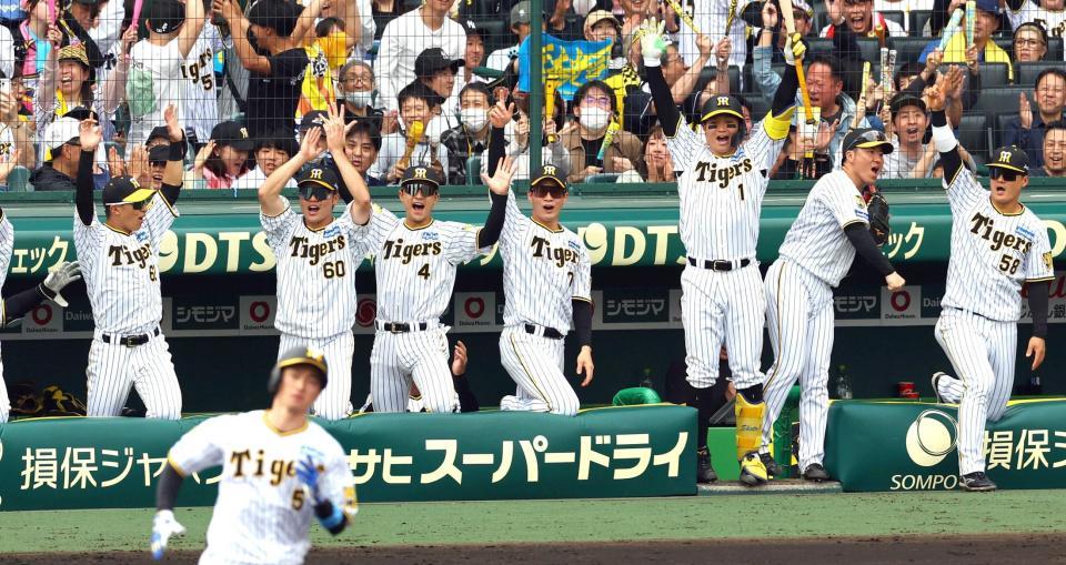 　笑顔の阪神ナイン