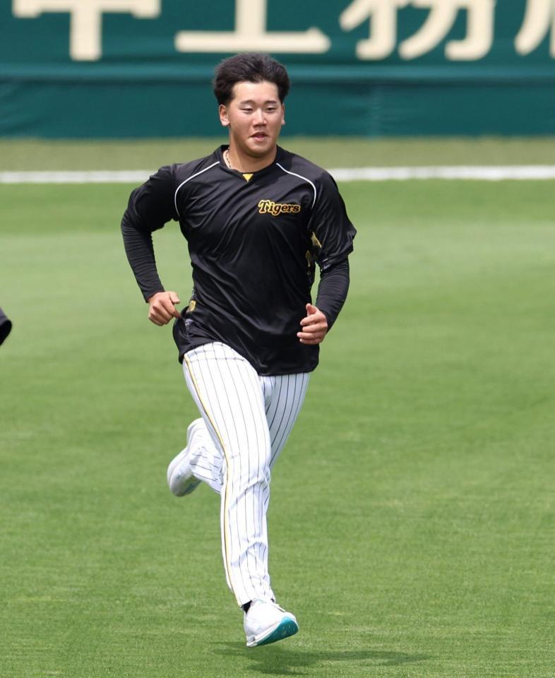 　ダッシュをする門別（撮影・中田匡峻）