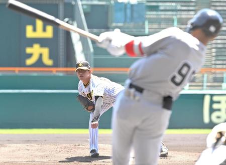 　１回、くふうハヤテ・バスケス（手前）を三振に仕留める高橋（撮影・北村雅宏）