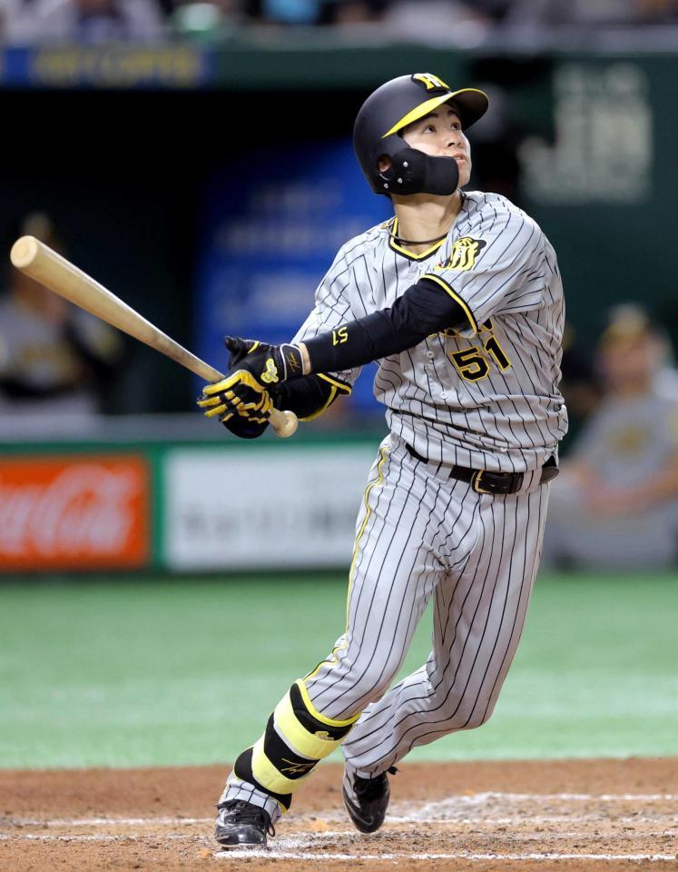 　６回、右越えソロを放つ中野