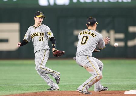 阪神 中野＆木浪が鮮やか併殺プレー 二塁・中野がバックハンドの華麗な