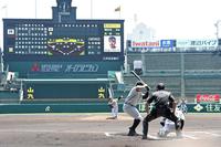 　久しぶりの甲子園で先発し、投球する高橋（撮影・北村雅宏）