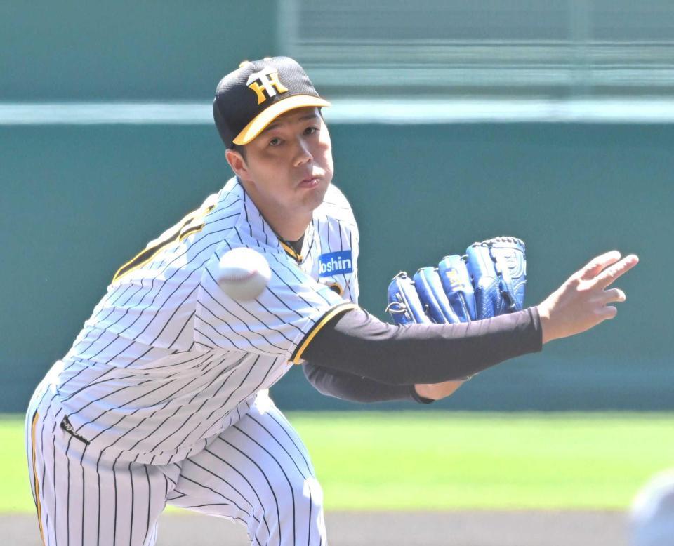 　２回から２番手で登板し、力投する青柳（撮影・北村雅宏）