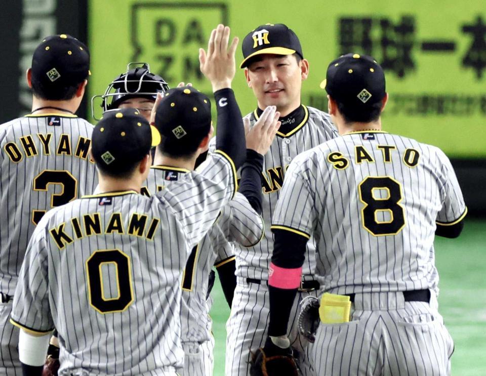 　最後を締め笑顔の岩崎