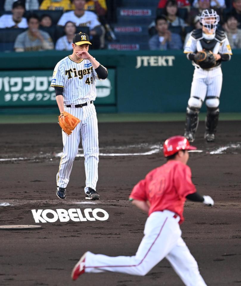 　３回、中村健に先制ソロを打たれる大竹（撮影・飯室逸平）