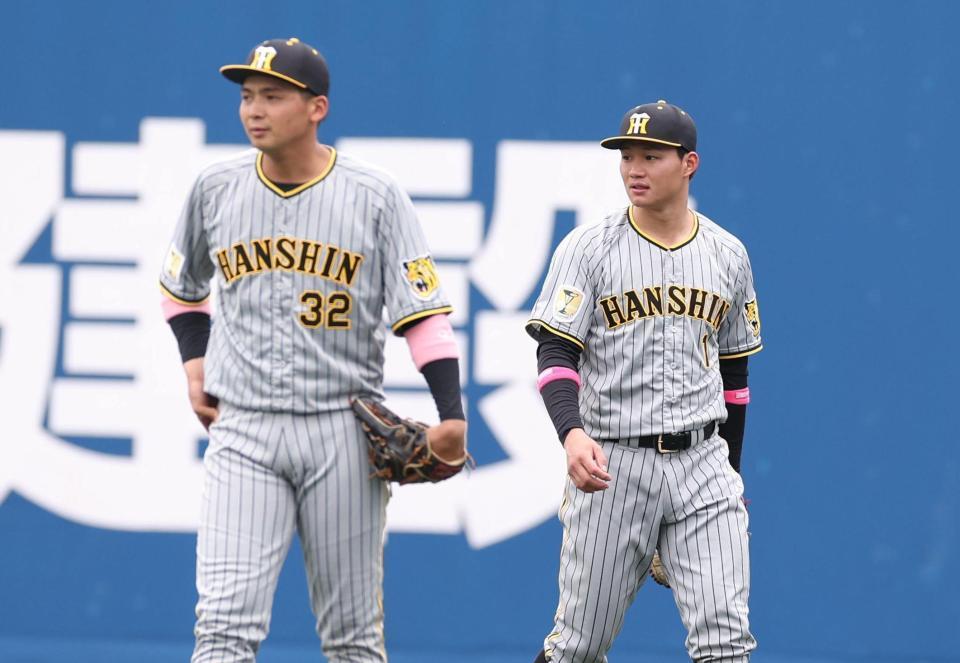 　守備練習する森下と井上（撮影・金田祐二）