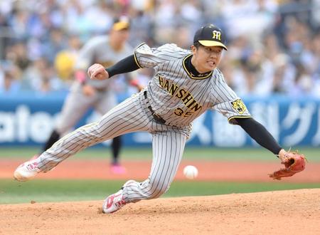 　７回、桑原の打球に食らいつく