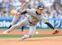 　７回、桑原の打球に食らいつく