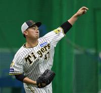 　キャッチボールをする桐敷（撮影・中田匡峻）